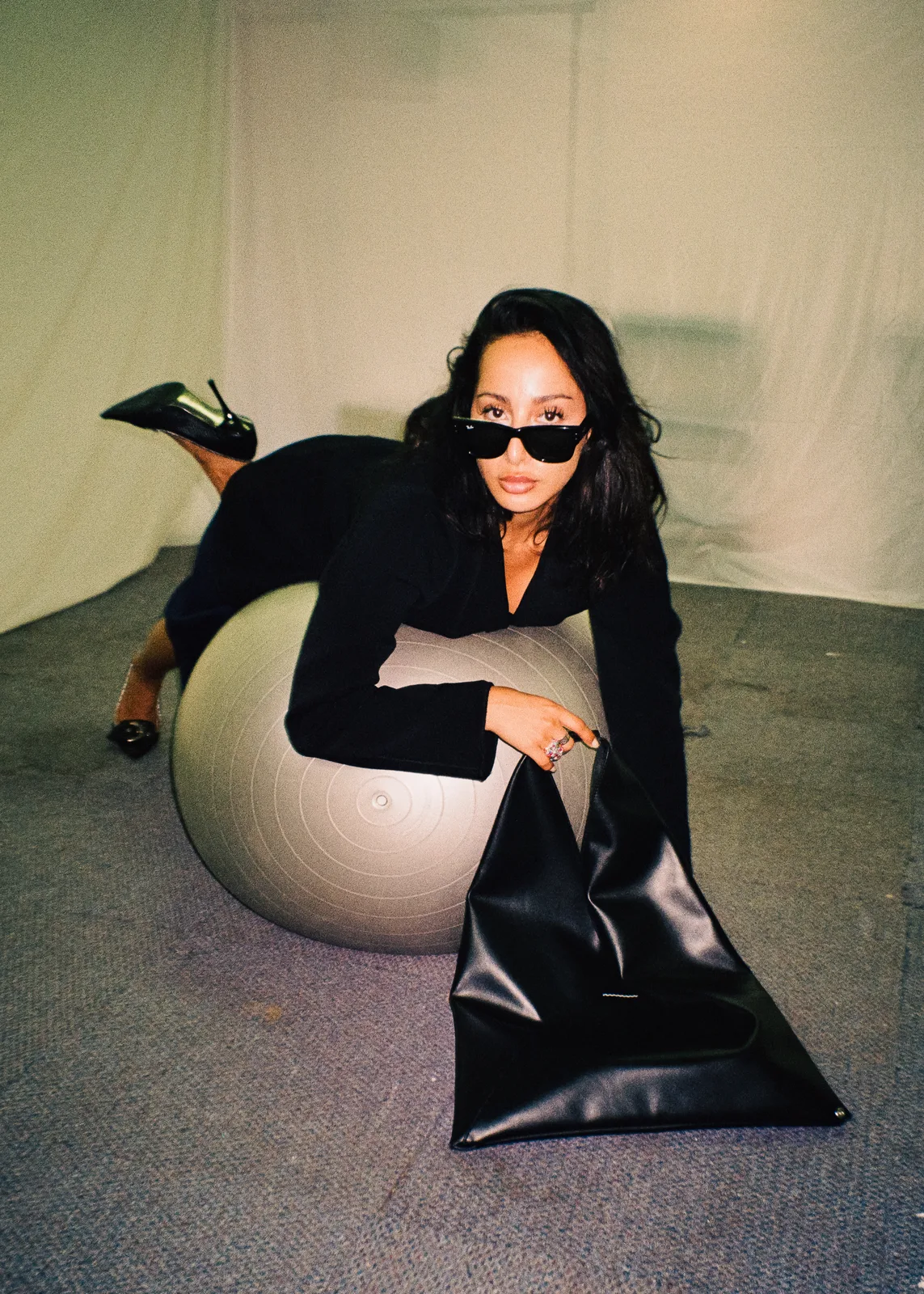 Naima-Mannequin-Cabinet Velvet